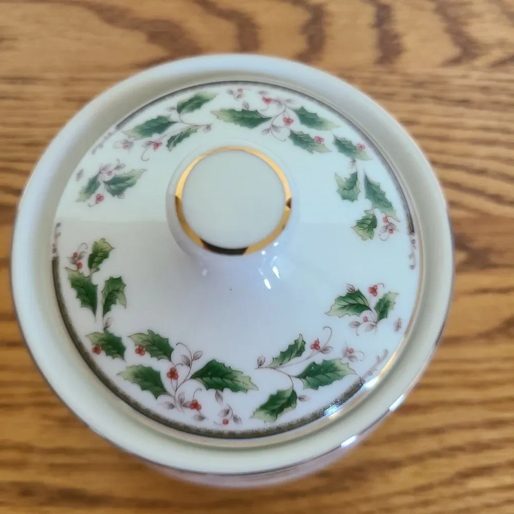 Vintage Royal Limited Holly Holiday China Christmas Sugar Bowl With Lid